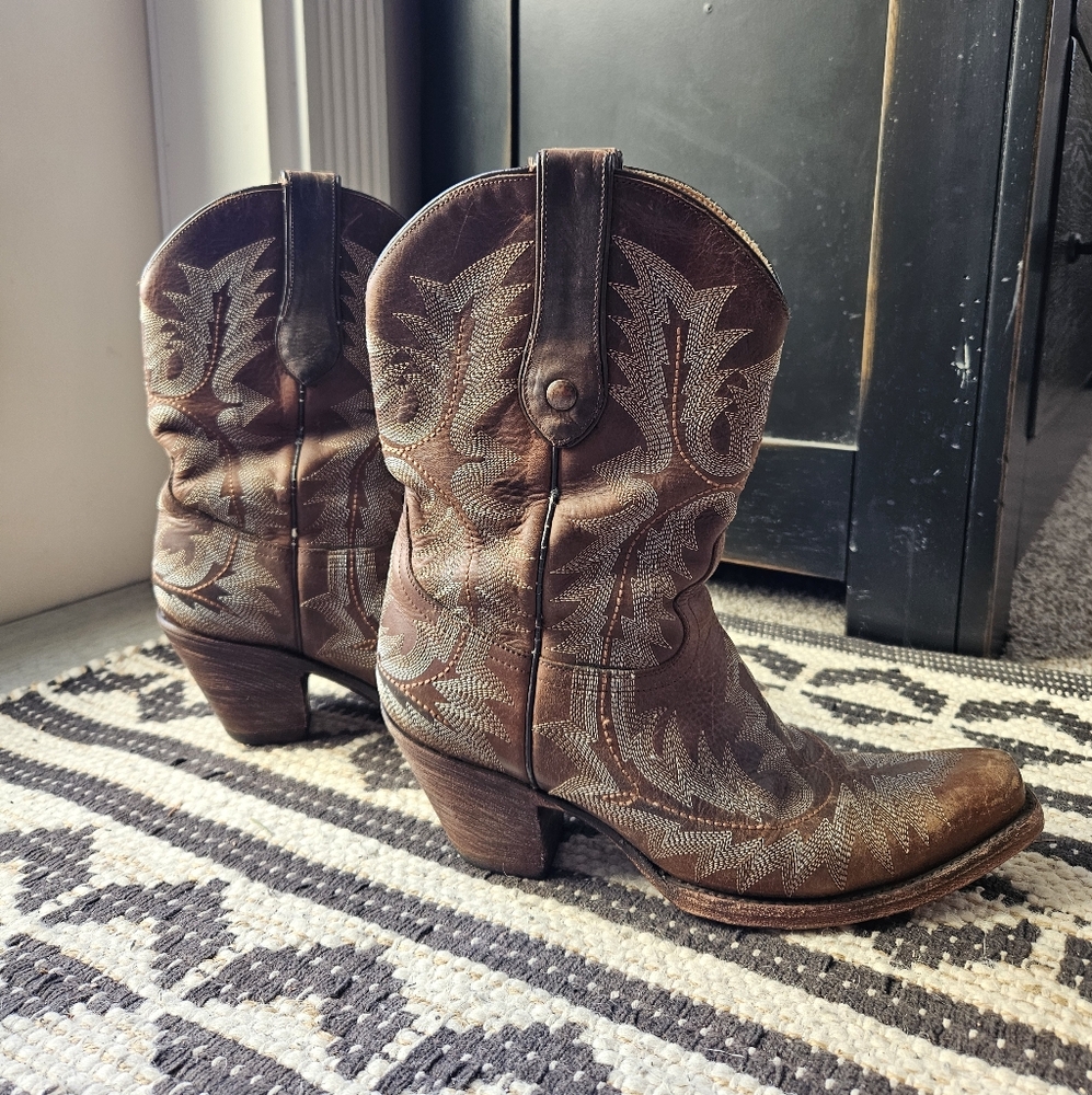 Corral boots